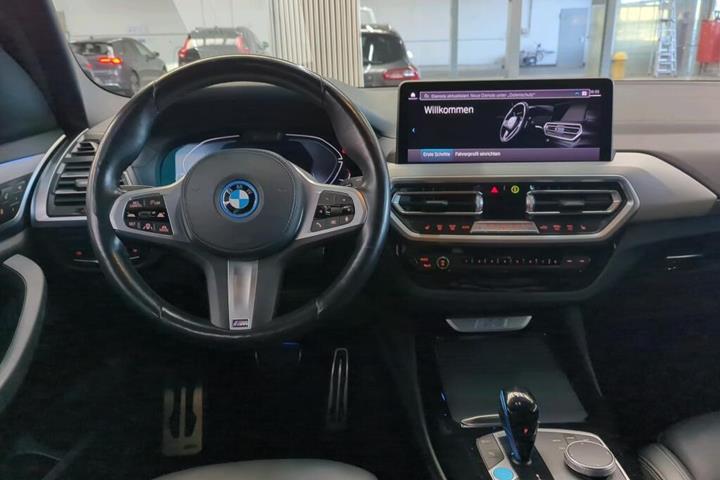Blå BMW iX3 fra 2022