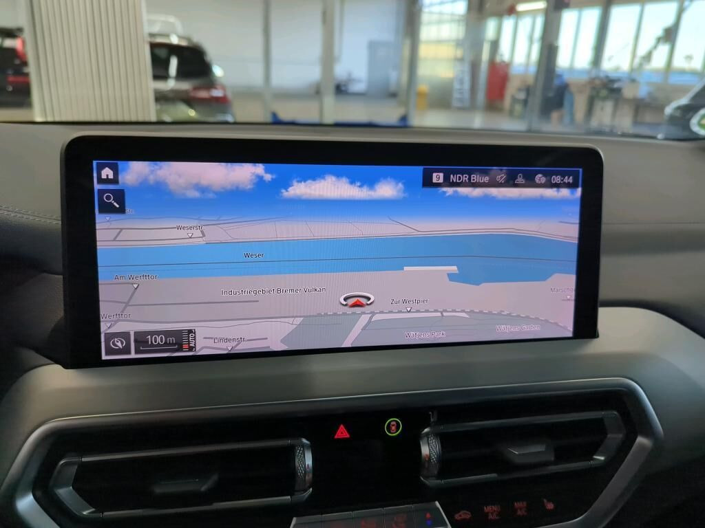 Blå BMW iX3 fra 2022