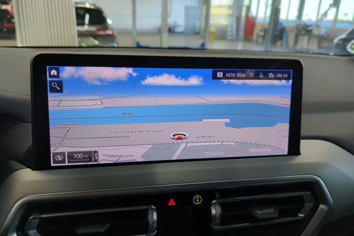 Blå BMW iX3 fra 2022
