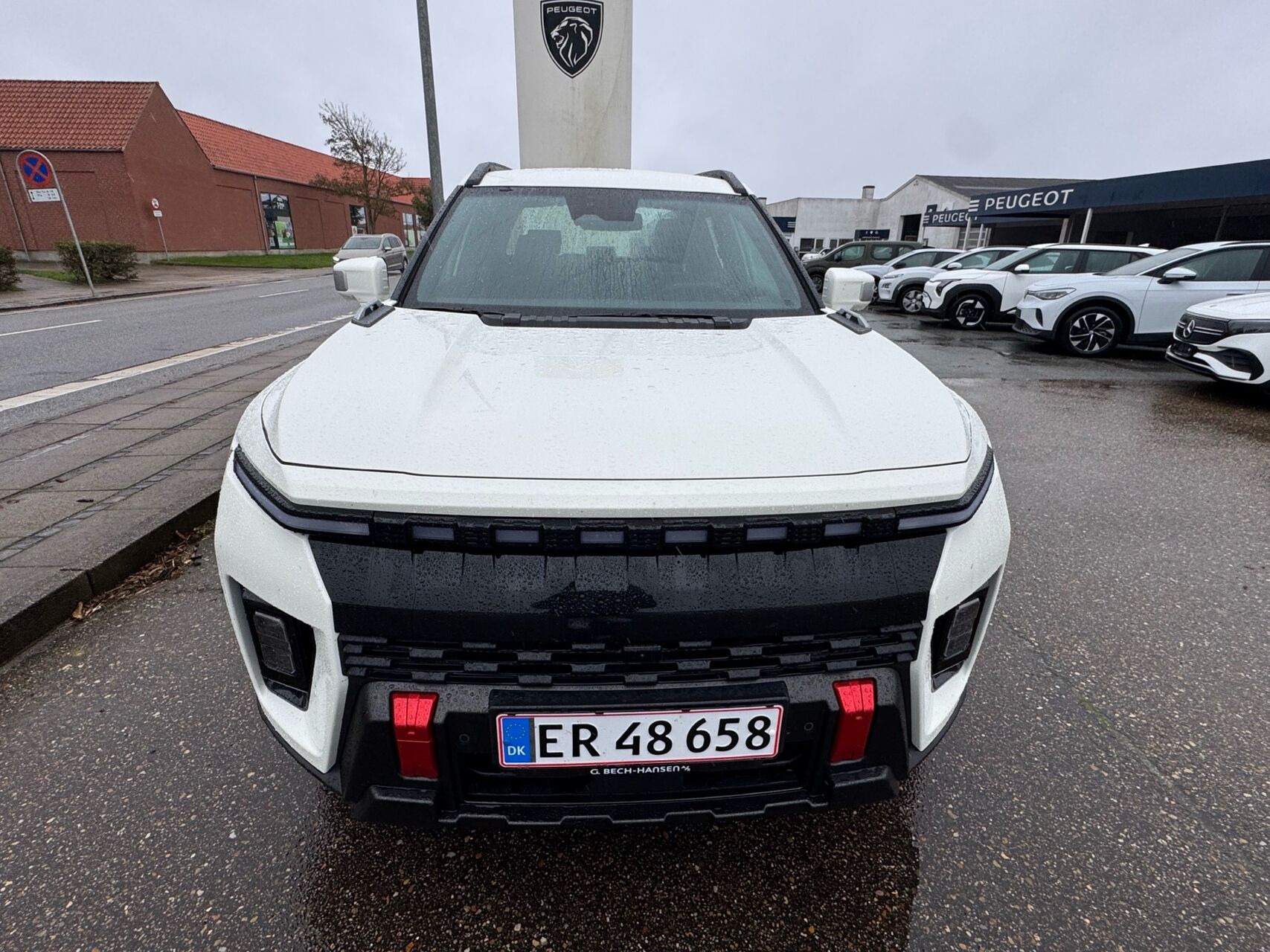 Hvid KGM Musso EV fra 2026