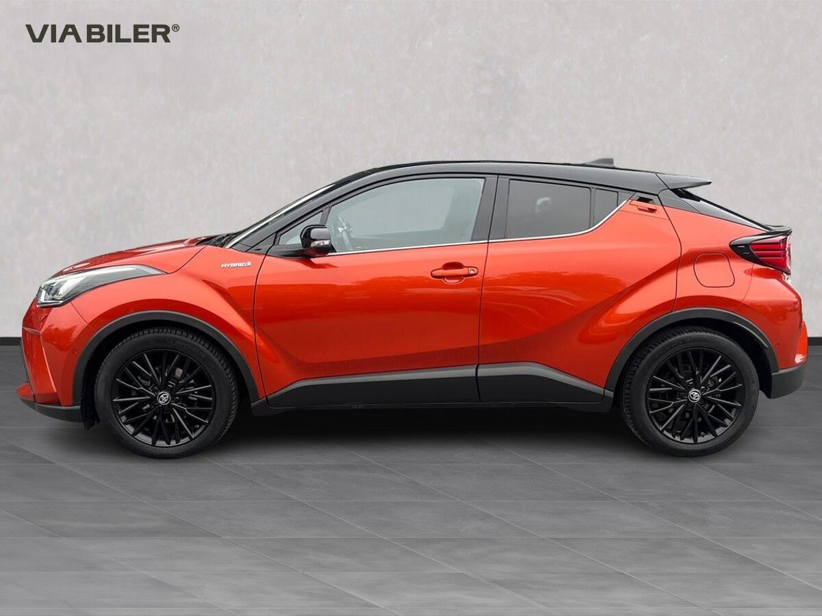 Orange Toyota C-HR fra 2020