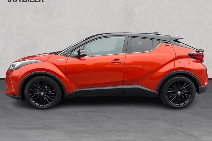 Orange Toyota C-HR fra 2020