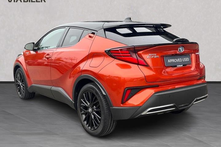Orange Toyota C-HR fra 2020