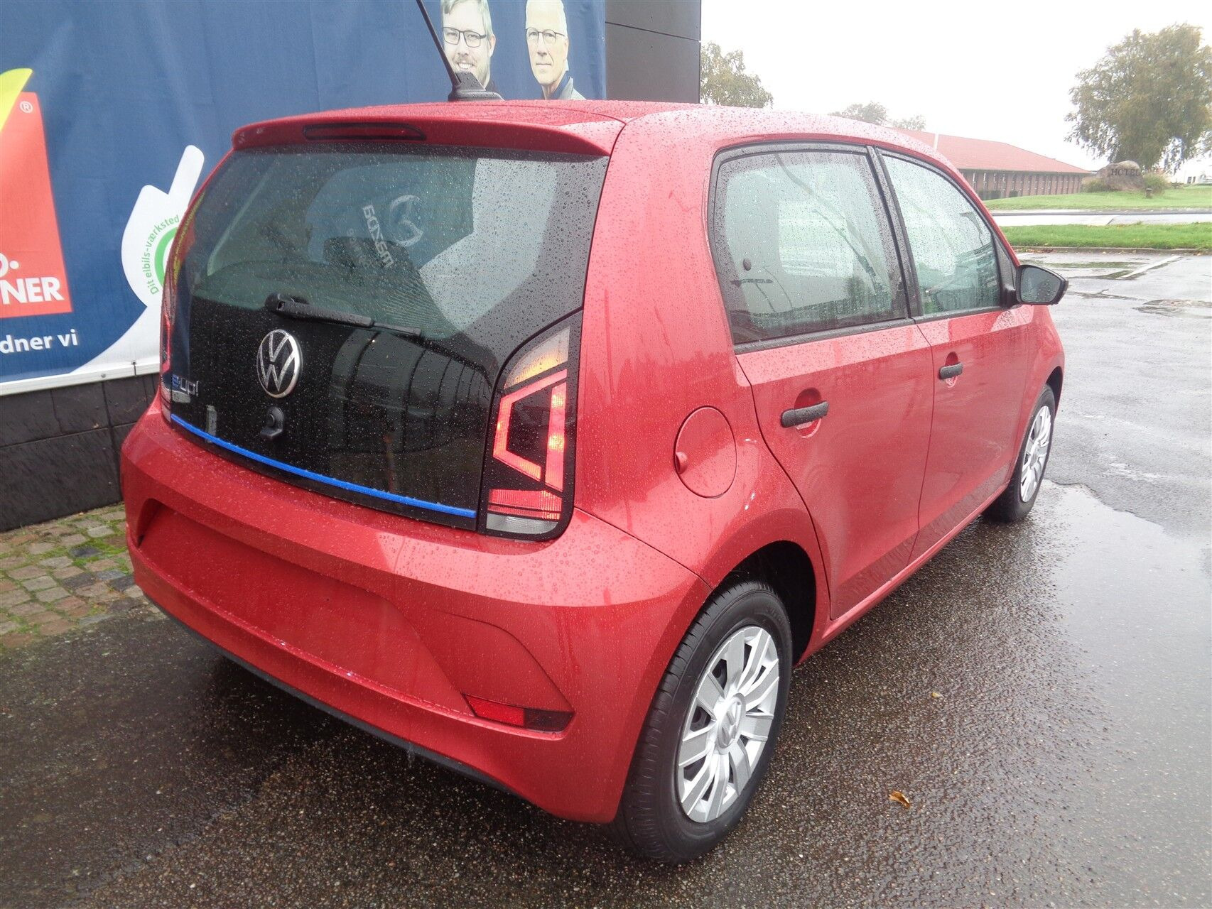 Rød VW E-UP! fra 2023