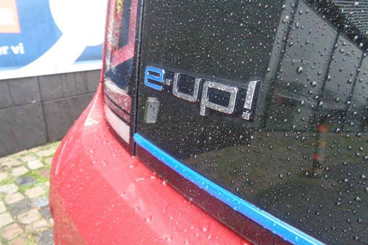Rød VW E-UP! fra 2023
