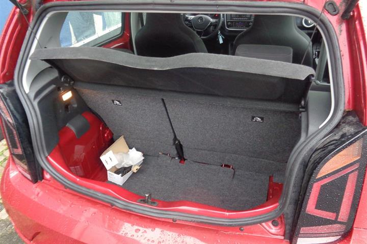 Rød VW E-UP! fra 2023