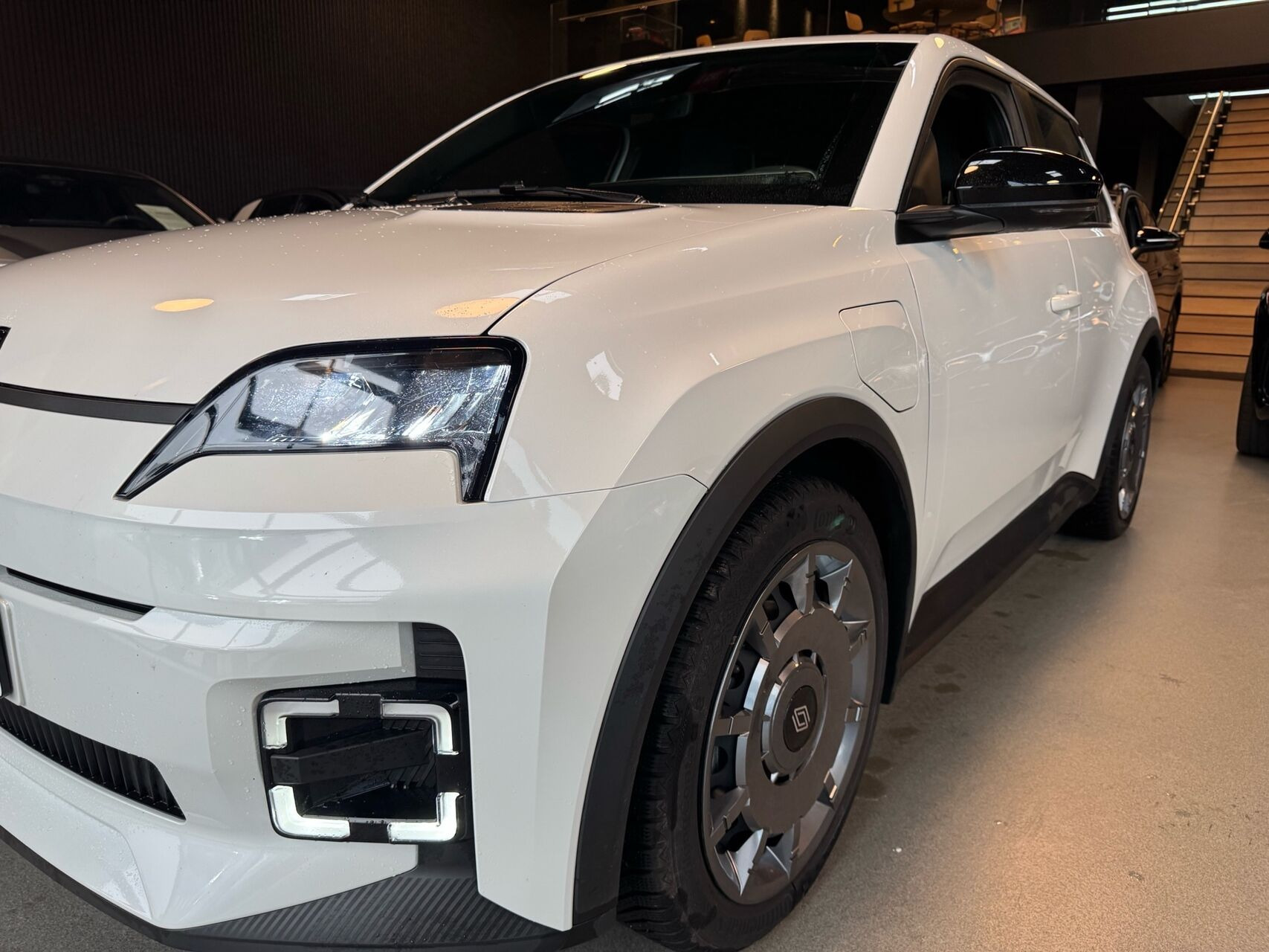 Hvid Renault 5 fra 2025
