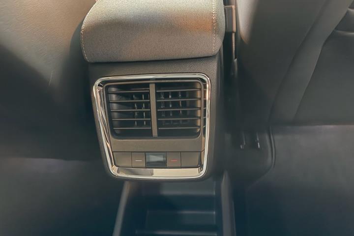 Grå Skoda Enyaq fra 2025