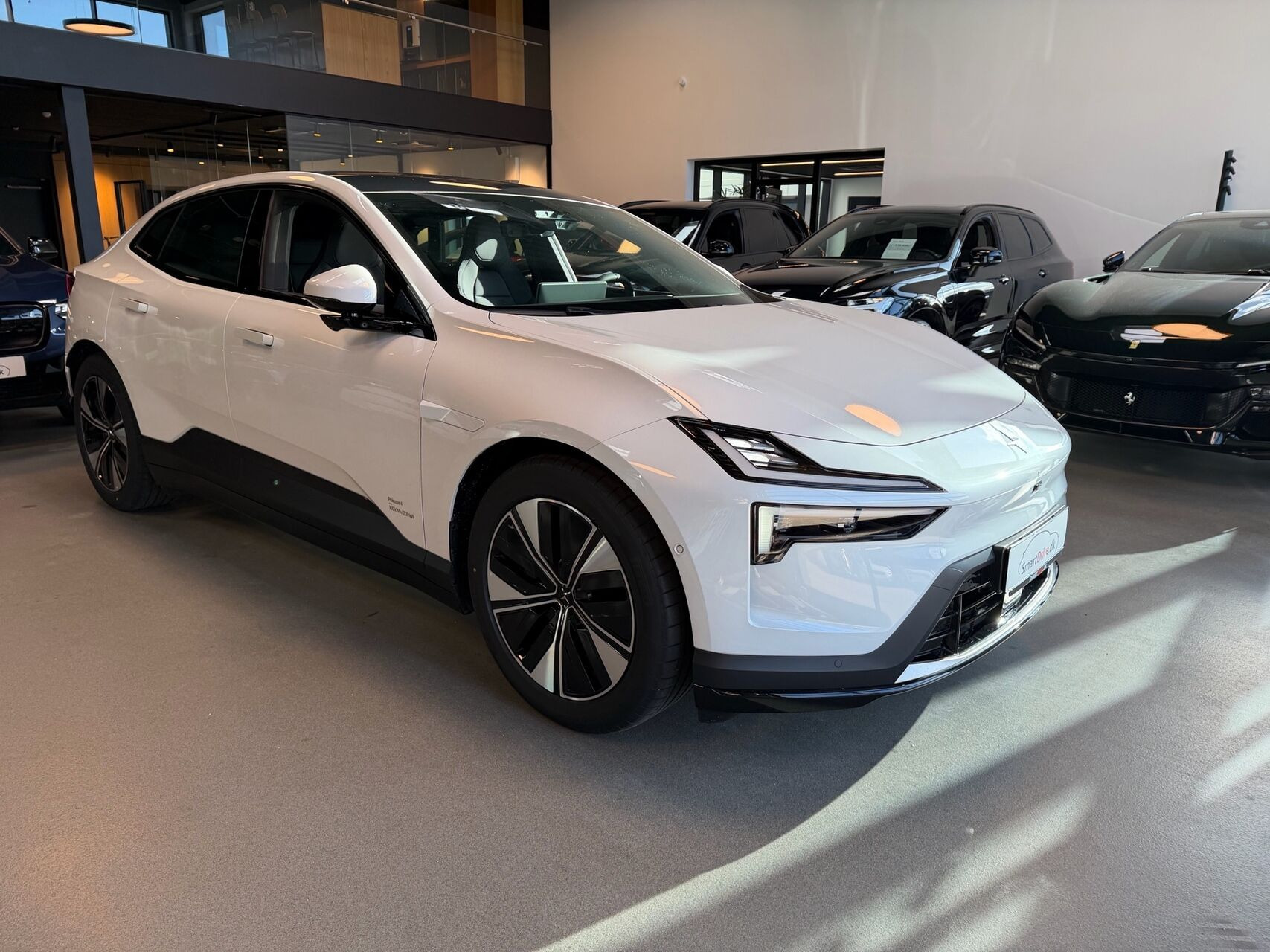 Hvid Polestar 4 fra 2026