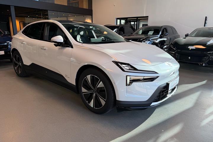Hvid Polestar 4 fra 2026