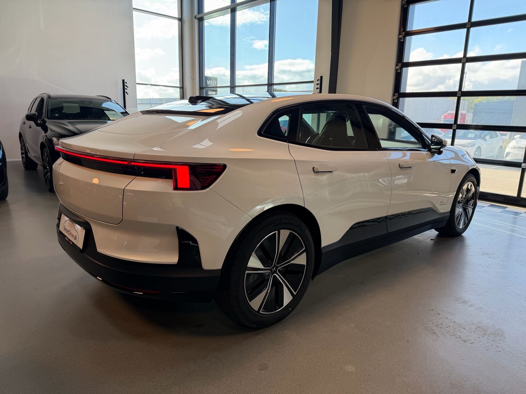 Hvid Polestar 4 fra 2026