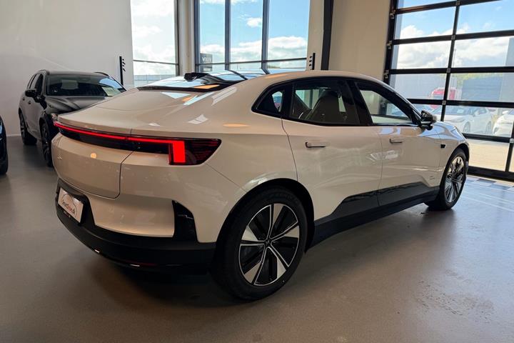 Hvid Polestar 4 fra 2026