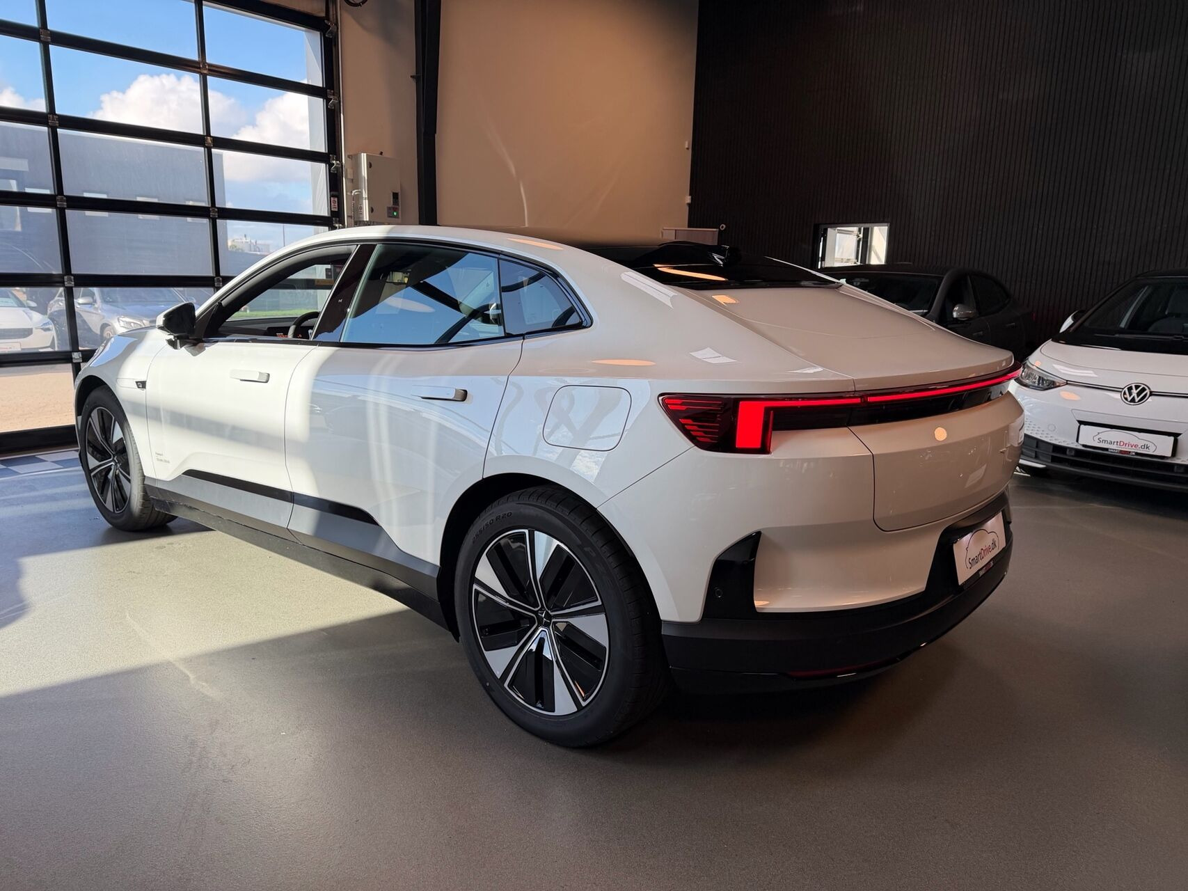Hvid Polestar 4 fra 2026