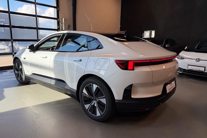 Hvid Polestar 4 fra 2026