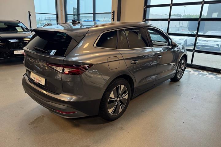 Grå Skoda Enyaq fra 2025