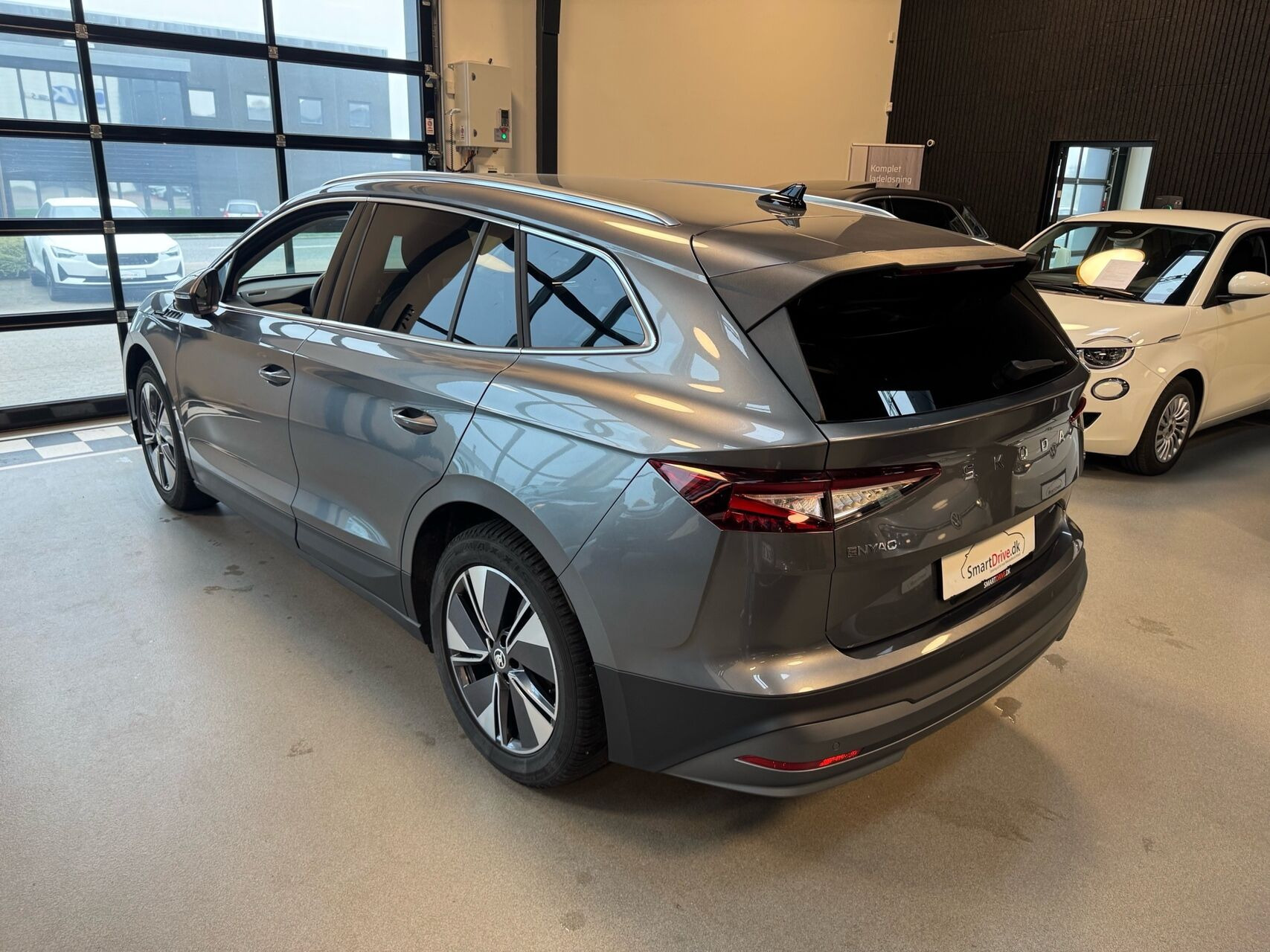 Grå Skoda Enyaq fra 2025