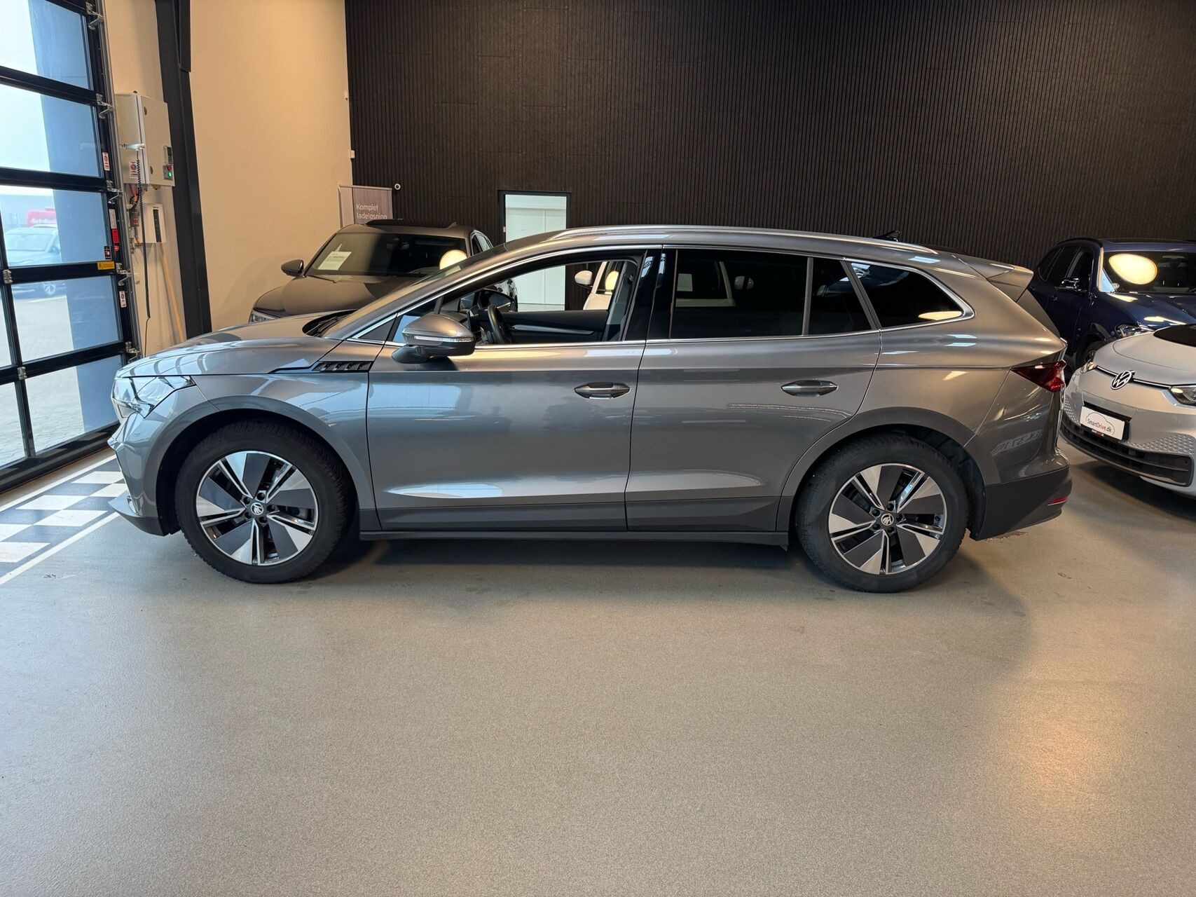 Grå Skoda Enyaq fra 2025