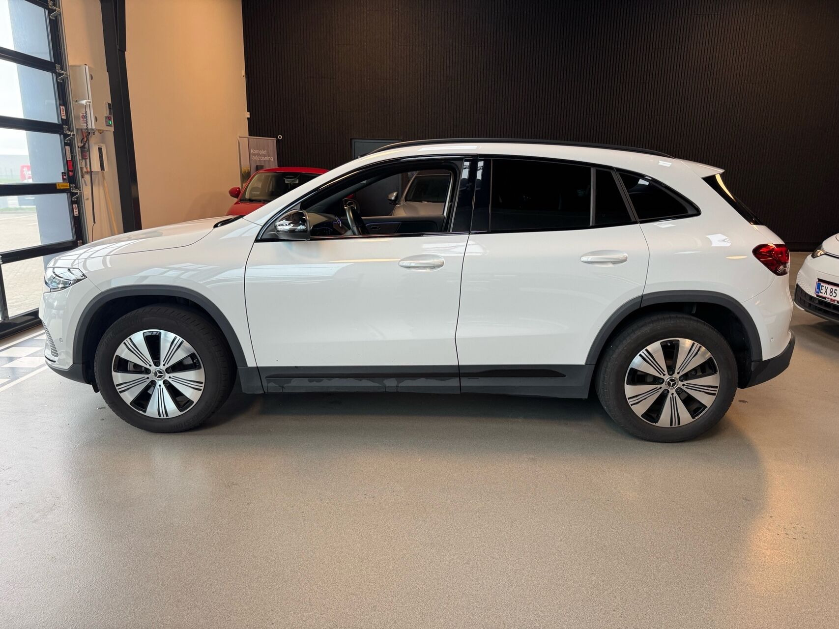 Hvid Mercedes EQA250 fra 2023