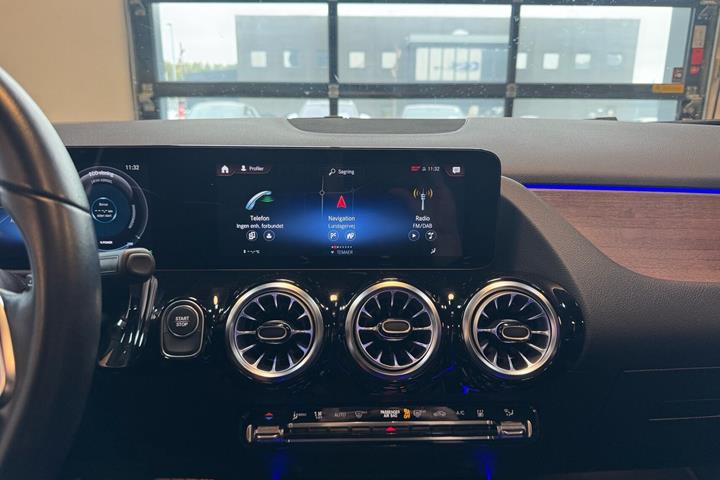 Hvid Mercedes EQA250 fra 2023
