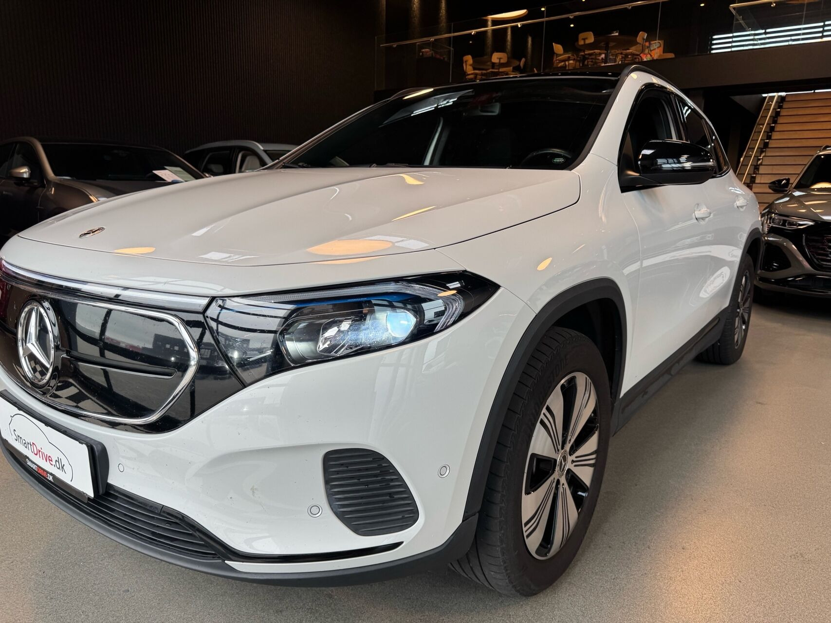 Hvid Mercedes EQA250 fra 2023