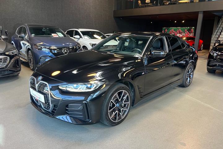 Sort BMW i4 fra 2023