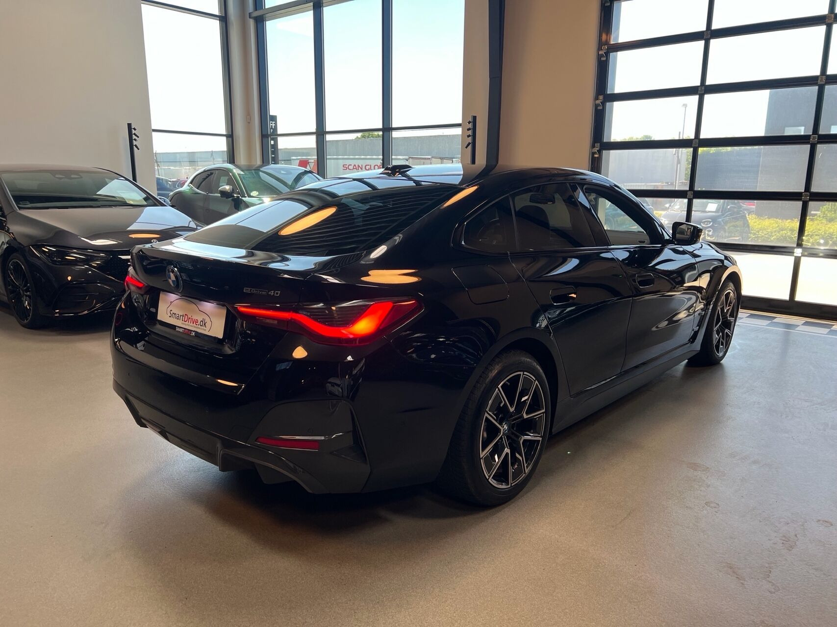 Sort BMW i4 fra 2023