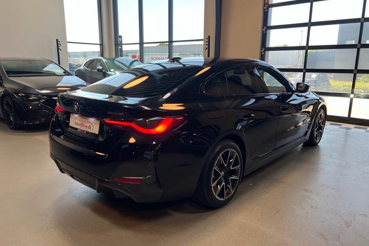 Sort BMW i4 fra 2023