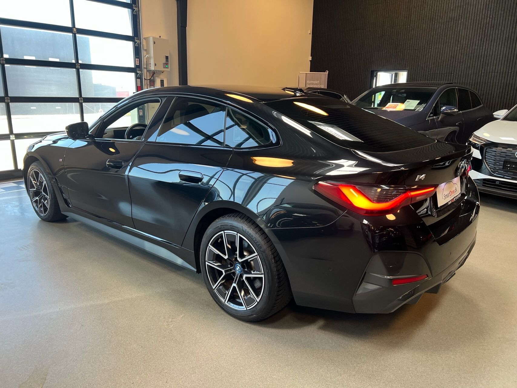 Sort BMW i4 fra 2023