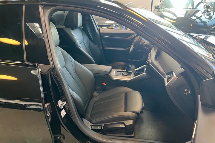 Sort BMW i4 fra 2023