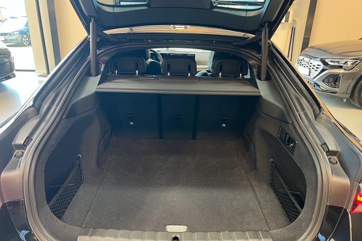 Sort BMW i4 fra 2023