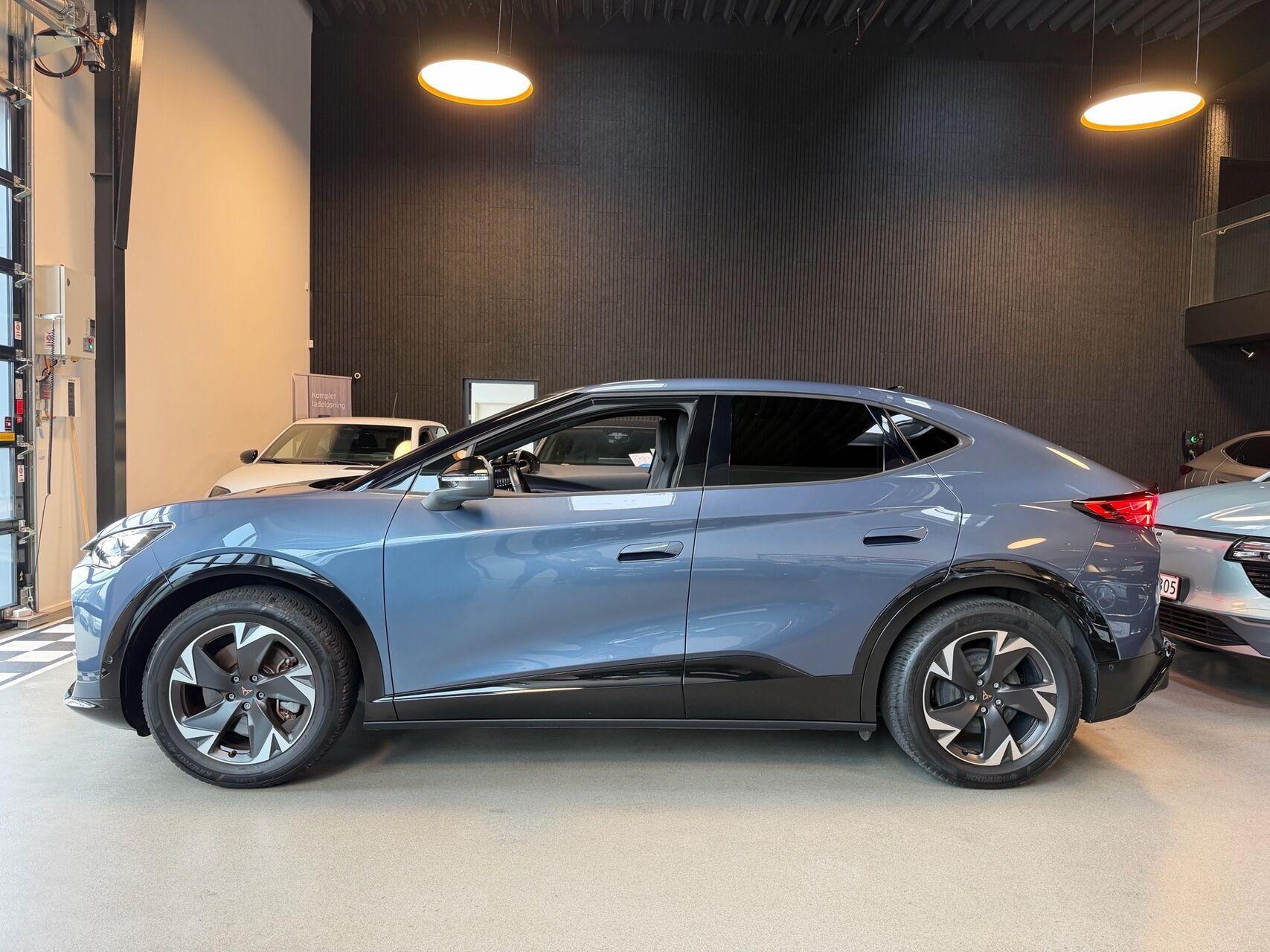 Blå Cupra Tavascan fra 2025