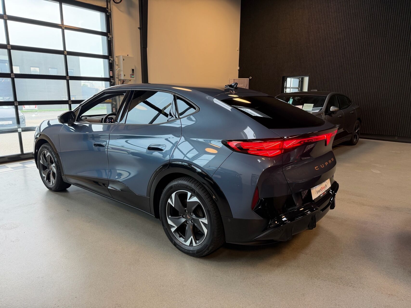Blå Cupra Tavascan fra 2025