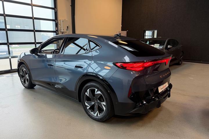 Blå Cupra Tavascan fra 2025