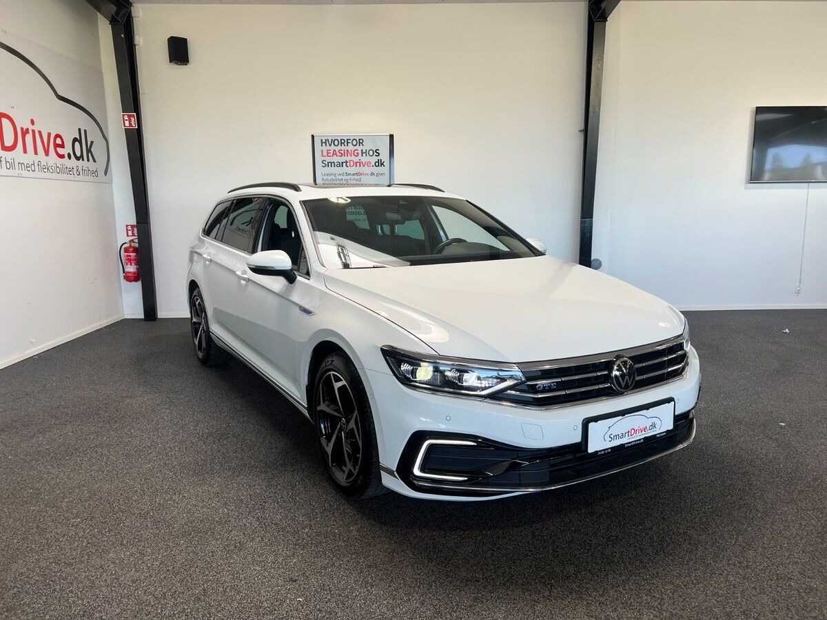 Hvid VW Passat fra 2020