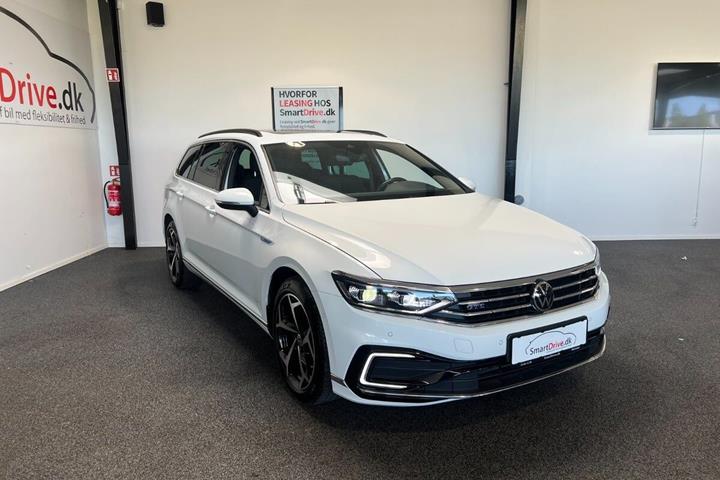 Hvid VW Passat fra 2020