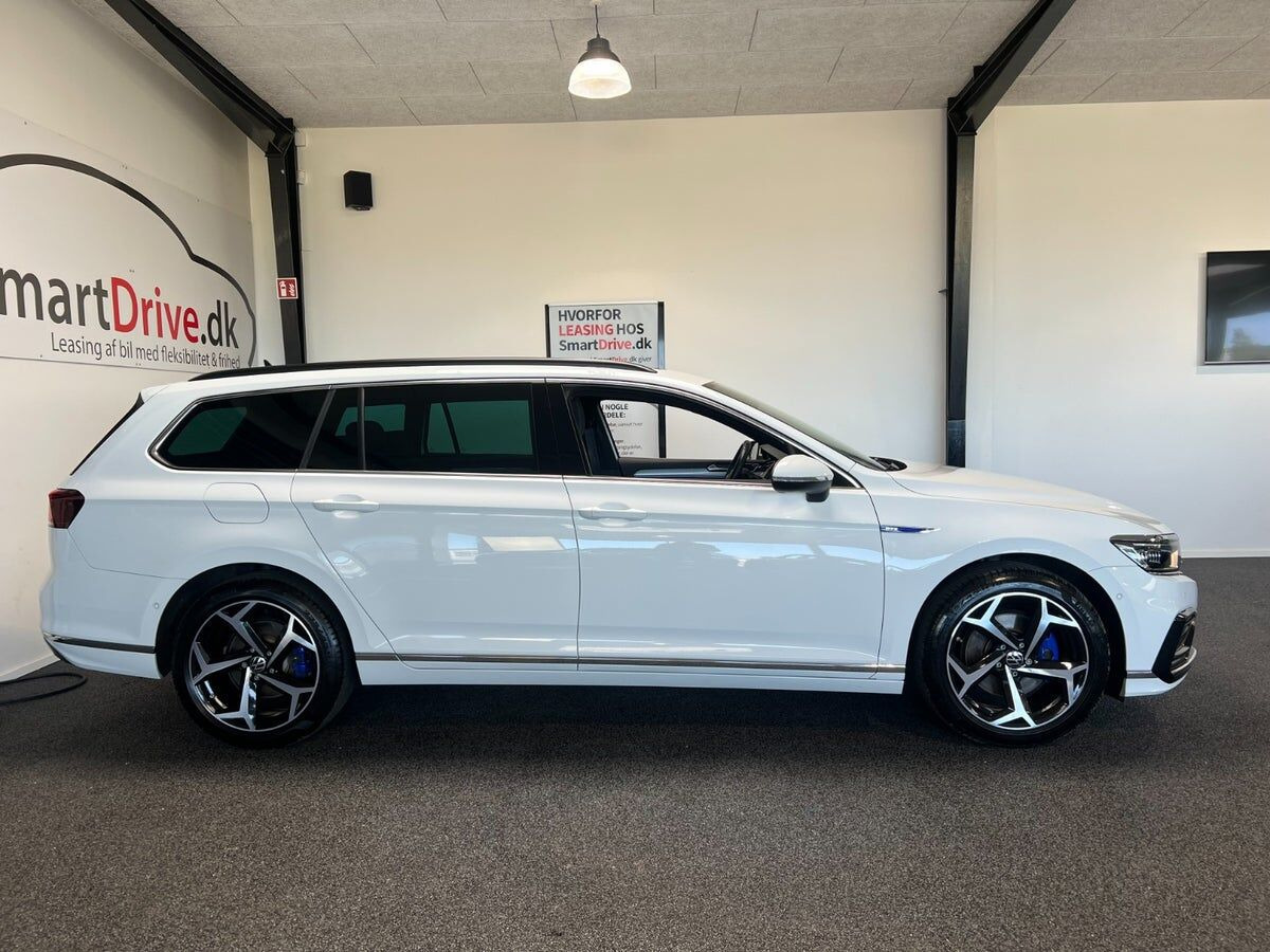 Hvid VW Passat fra 2020
