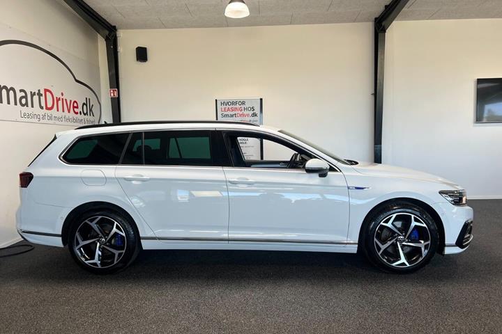Hvid VW Passat fra 2020