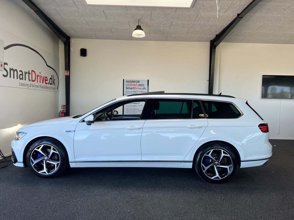 Hvid VW Passat fra 2020