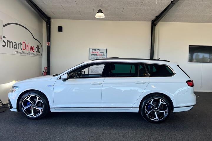 Hvid VW Passat fra 2020