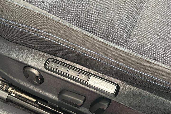 Hvid VW Passat fra 2020