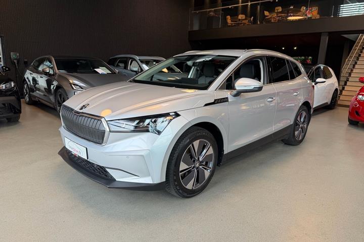 Grå Skoda Enyaq fra 2025