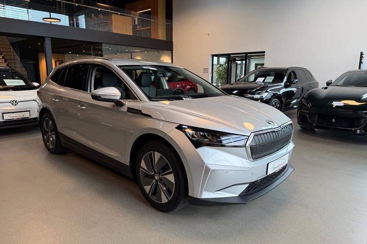 Grå Skoda Enyaq fra 2025