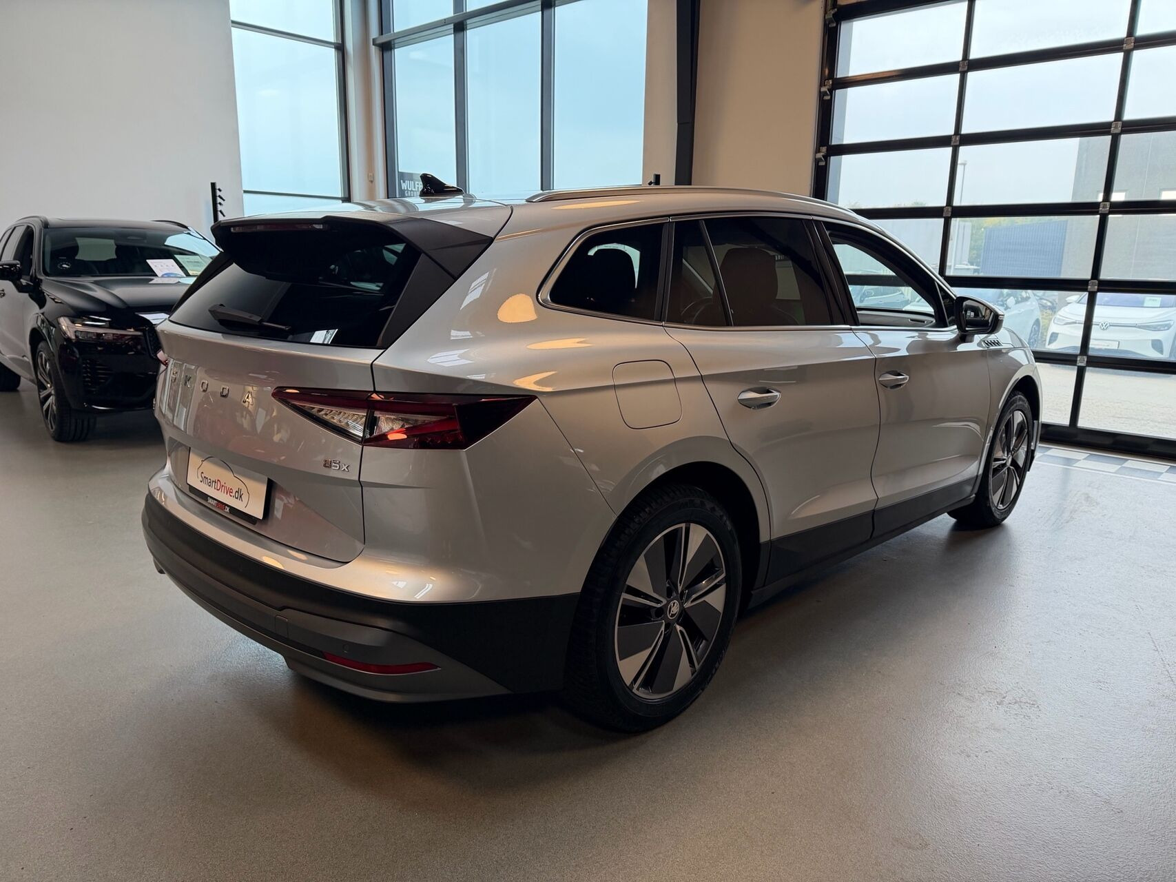 Grå Skoda Enyaq fra 2025