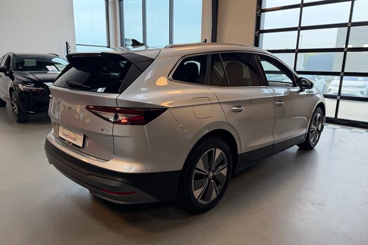 Grå Skoda Enyaq fra 2025