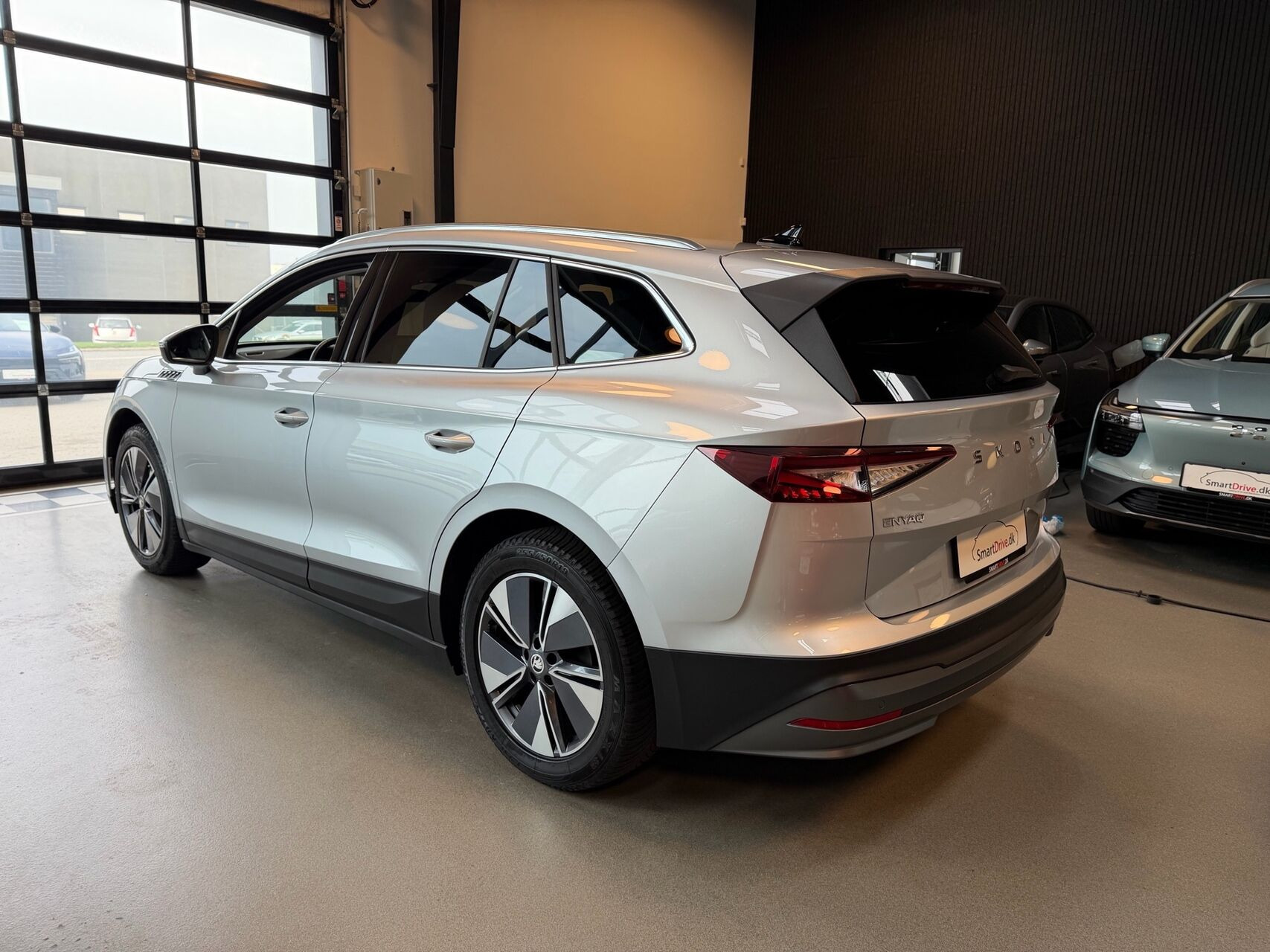 Grå Skoda Enyaq fra 2025
