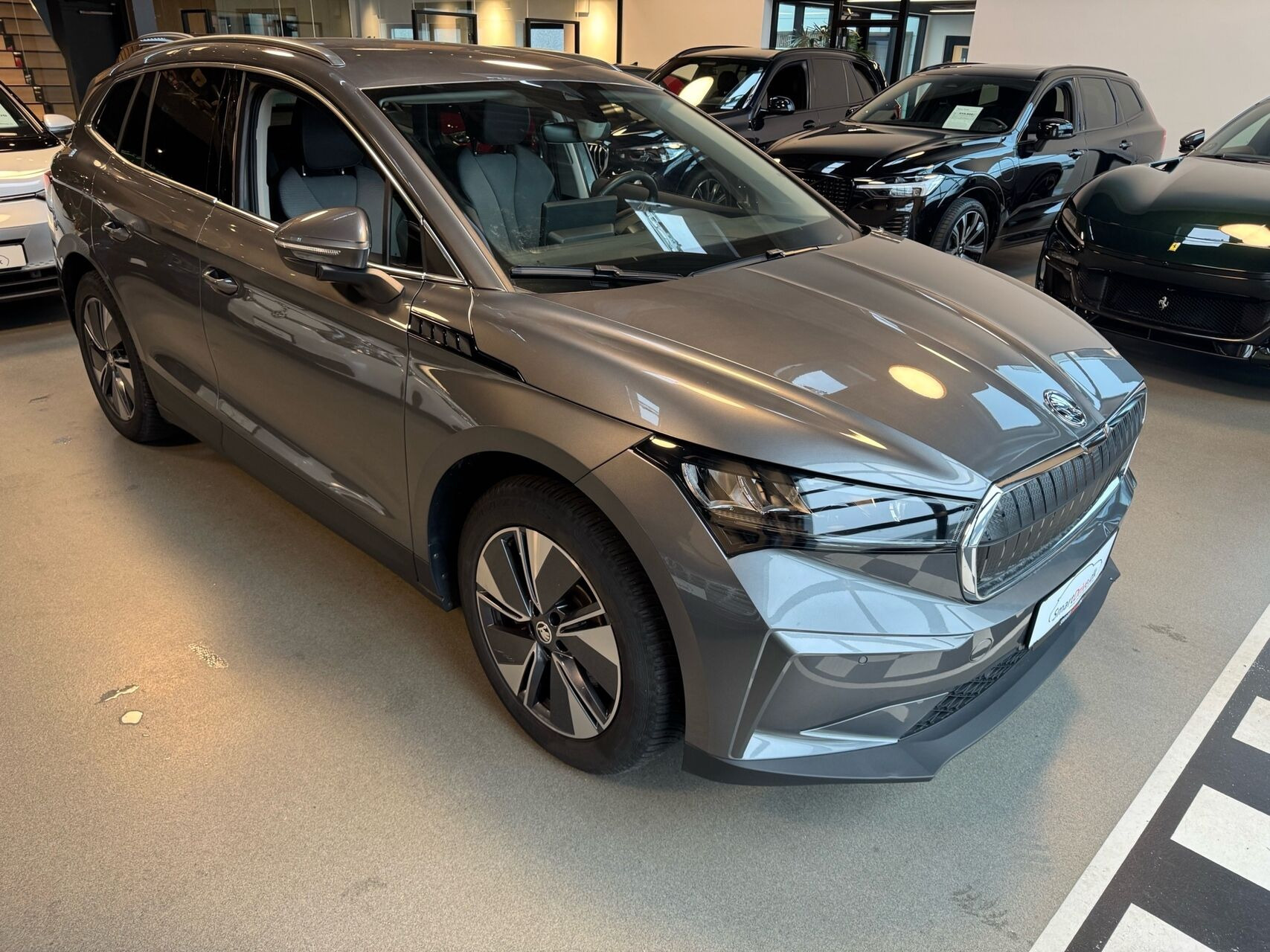 Grå Skoda Enyaq fra 2025