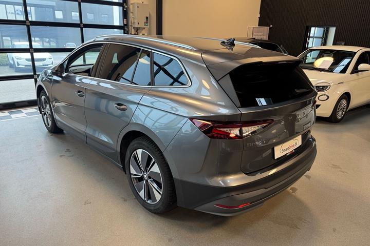 Grå Skoda Enyaq fra 2025
