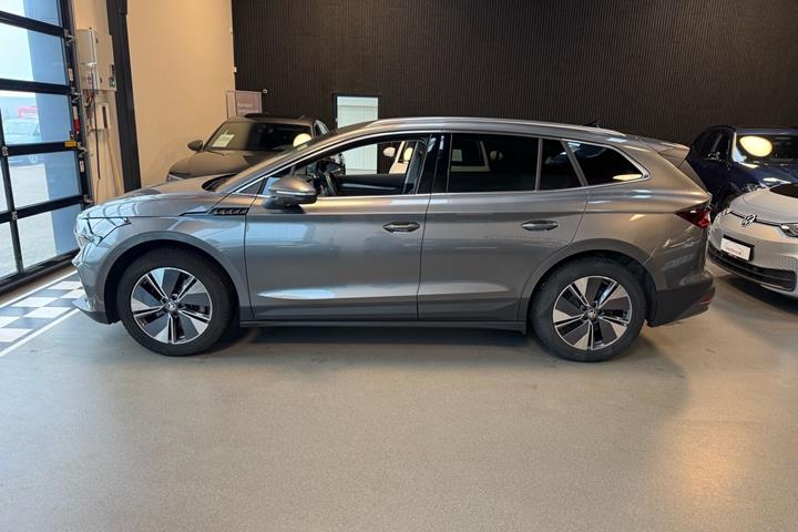 Grå Skoda Enyaq fra 2025