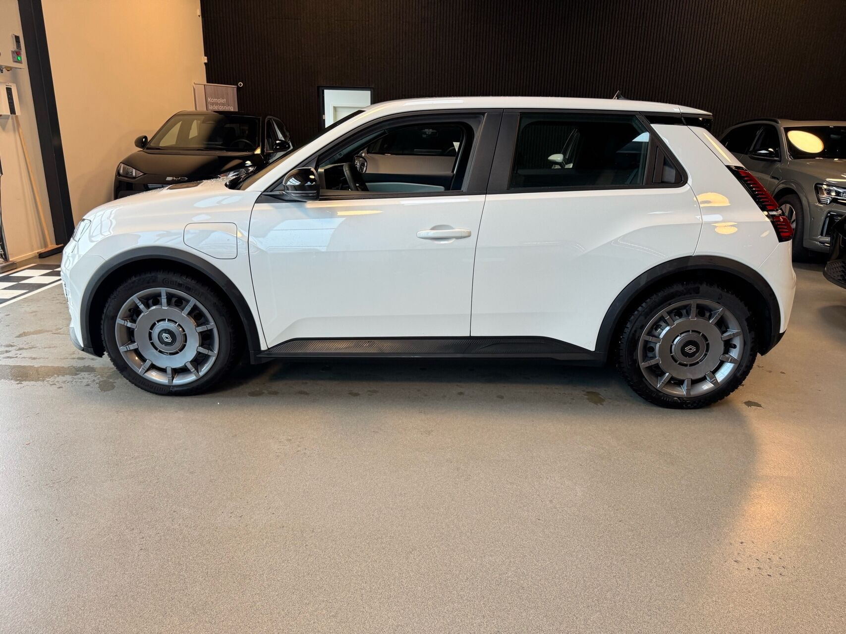 Hvid Renault 5 fra 2025