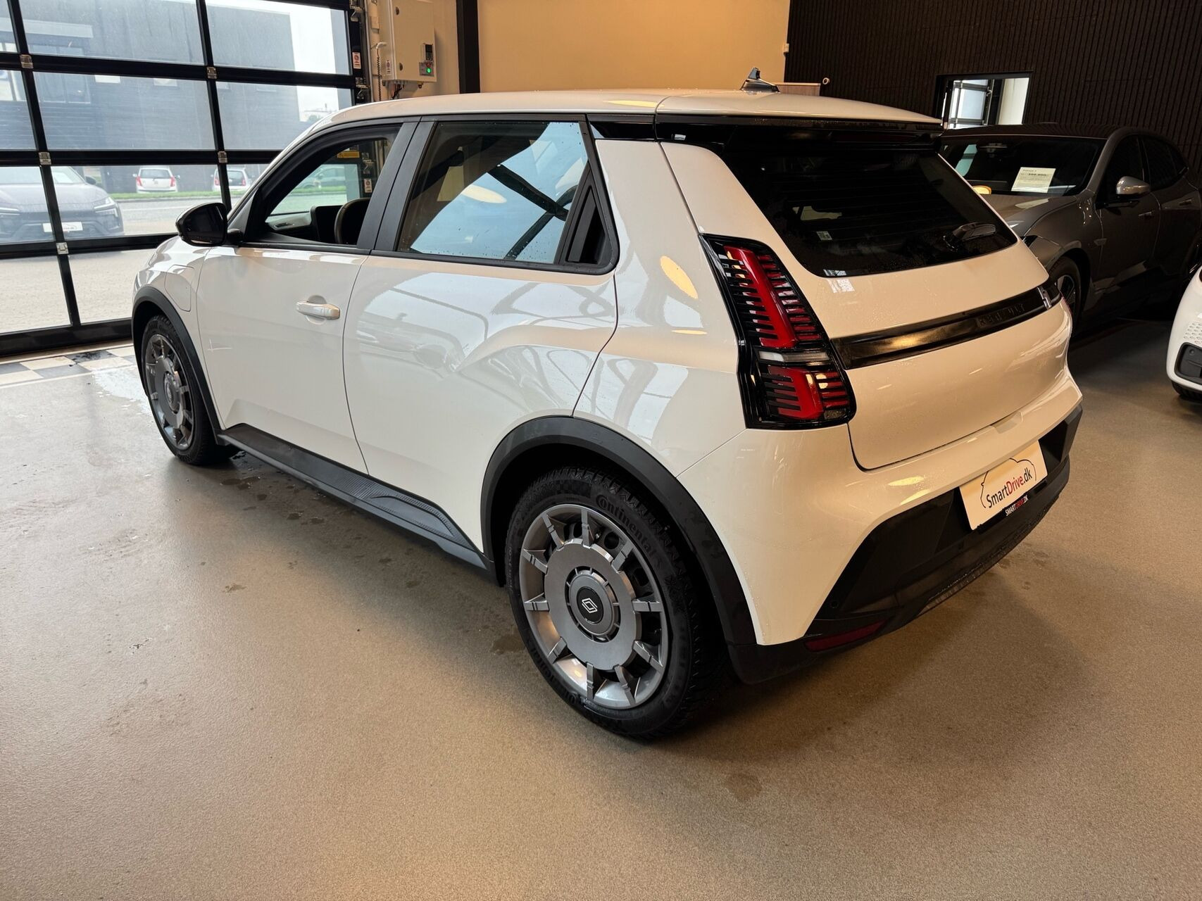 Hvid Renault 5 fra 2026
